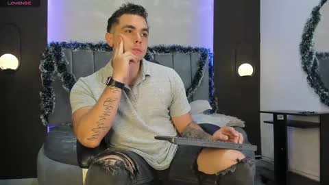 Snapshot of liam_walk chatting on November 24, 9:47 pm Liam online show from November 24, 9:47 pm