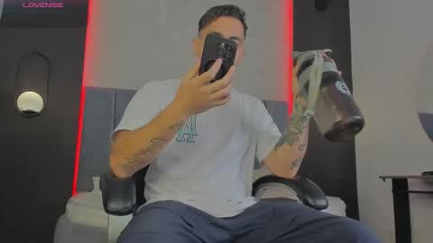 Snapshot of liam_walk chatting on March 25, 8:04 pm Liam online show from March 25, 8:04 pm