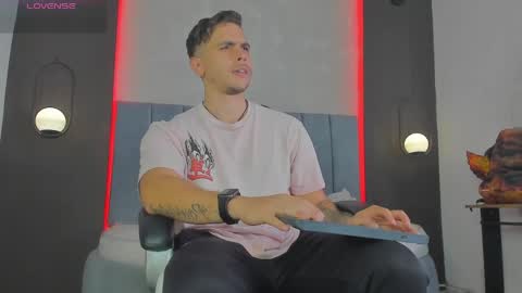Snapshot of liam_walk chatting on March 29, 10:10 pm Liam online show from March 29, 10:10 pm