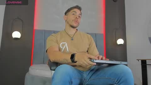 Snapshot of liam_walk chatting on April 9, 8:03 pm Liam online show from April 9, 8:03 pm
