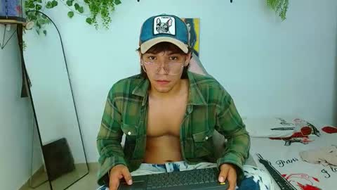 Snapshot of liam_xul chatting on October 8, 7:44 pm liamxul online show from October 8, 7:44 pm