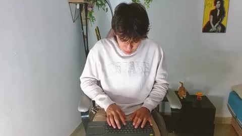 Snapshot of liam_xul chatting on October 28, 9:17 pm liamxul online show from October 28, 9:17 pm