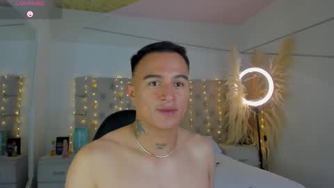 LiamDeep online show from December 18, 10:49 pm