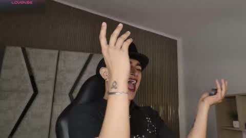 LiamDeep online show from February 18, 10:39 pm