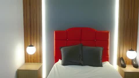 L I A M O N R O E online show from February 6, 12:08 pm