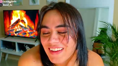 Snapshot of liamtaylor_ chatting on October 31, 4:02 am Tell me Liam online show from October 31, 4:02 am