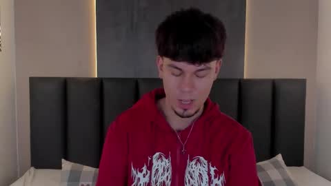 Snapshot of liamthunder05_ chatting on November 18, 3:01 am Liam Thunder online show from November 18, 3:01 am