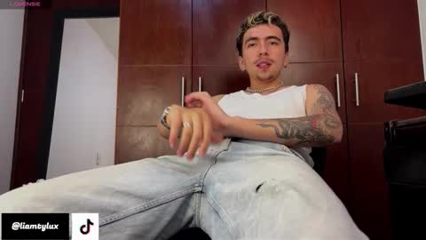 Snapshot of liamty_luxor chatting on October 17, 2:59 am Liam online show from October 17, 2:59 am