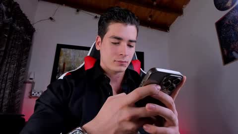 Snapshot of liamwyatt_ chatting on January 1, 3:02 am liamwyatt_ online show from January 1, 3:02 am