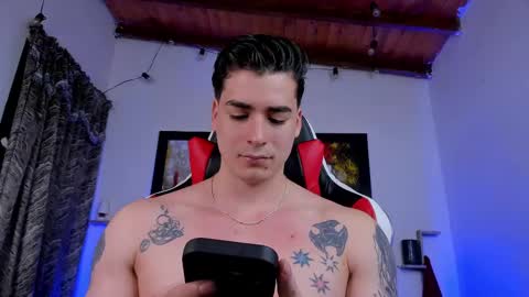 Snapshot of liamwyatt_ chatting on February 21, 4:40 am liamwyatt_ online show from February 21, 4:40 am