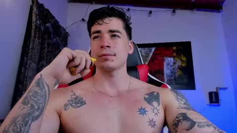 Snapshot of liamwyatt_ chatting on February 24, 3:02 am liamwyatt_ online show from February 24, 3:02 am