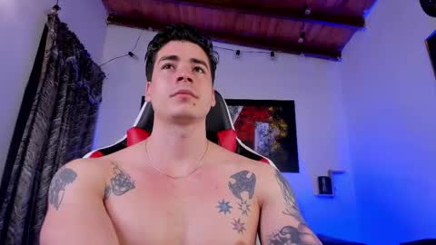 Snapshot of liamwyatt_ chatting on March 1, 7:41 am liamwyatt_ online show from March 1, 7:41 am