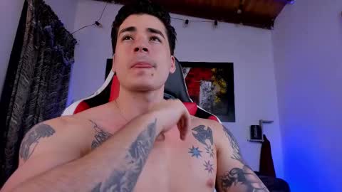 Snapshot of liamwyatt_ chatting on March 7, 3:51 am liamwyatt_ online show from March 7, 3:51 am