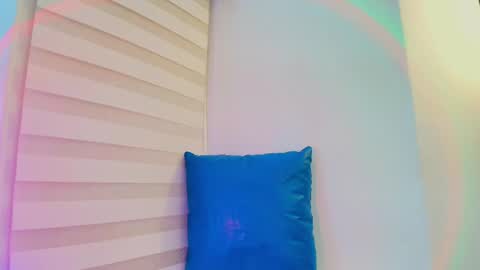 Snapshot of lian_cameron chatting on May 5, 3:47 am lian_cameron online show from May 5, 3:47 am