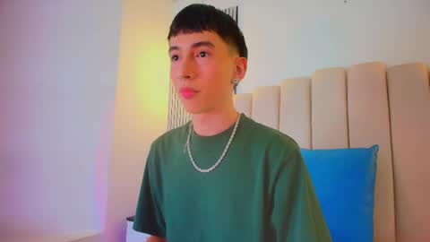 Snapshot of lian_cameron chatting on May 11, 3:56 am lian_cameron online show from May 11, 3:56 am