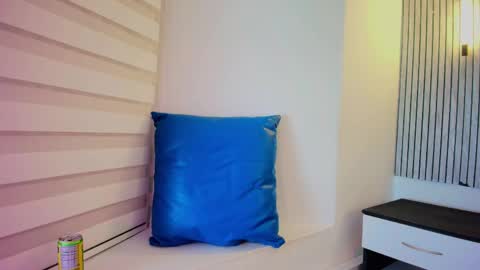 Snapshot of lian_cameron chatting on May 13, 3:59 am lian_cameron online show from May 13, 3:59 am