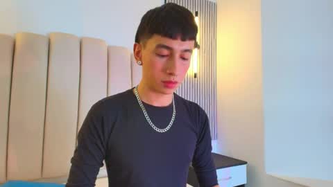 Snapshot of lian_cameron chatting on May 13, 11:55 pm lian_cameron online show from May 13, 11:55 pm