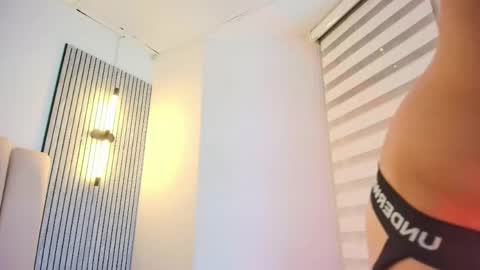 Snapshot of lian_cameron chatting on May 27, 2:19 am lian_cameron online show from May 27, 2:19 am