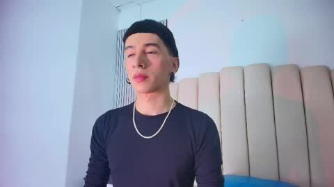 Snapshot of lian_cameron chatting on June 2, 3:52 am lian_cameron online show from June 2, 3:52 am