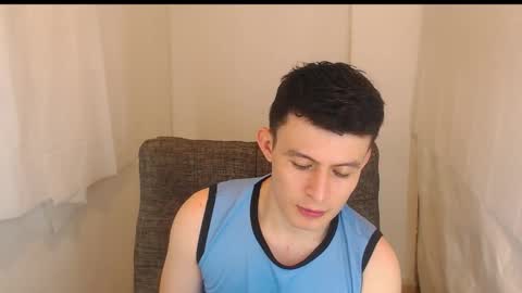 Snapshot of lian_eathan chatting on December 16, 3:55 am lian_eathan online show from December 16, 3:55 am