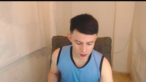 Snapshot of lian_eathan chatting on January 5, 7:50 pm lian_eathan online show from January 5, 7:50 pm