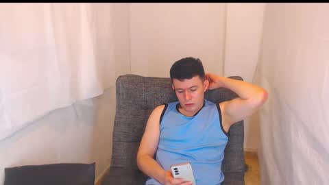 Snapshot of lian_eathan chatting on January 16, 4:11 pm lian_eathan online show from January 16, 4:11 pm