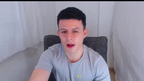 Snapshot of lian_eathan chatting on February 2, 8:40 pm lian_eathan online show from February 2, 8:40 pm