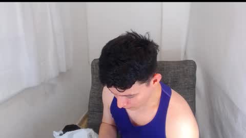 Snapshot of lian_eathan chatting on February 9, 5:39 pm lian_eathan online show from February 9, 5:39 pm