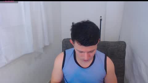 Snapshot of lian_eathan chatting on March 7, 7:33 pm lian_eathan online show from March 7, 7:33 pm