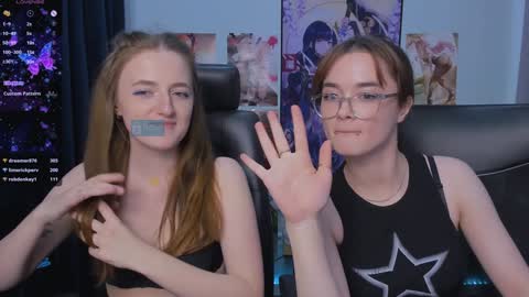 Snapshot of liana_kisses chatting on December 17, 4:56 am Little Liana online show from December 17, 4:56 am