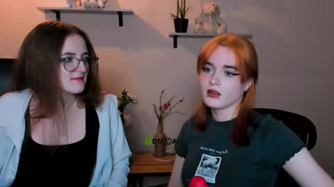 Snapshot of liana_kisses chatting on December 20, 11:47 pm Little Liana online show from December 20, 11:47 pm