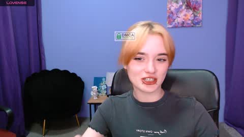 Snapshot of liana_kisses chatting on January 16, 2:19 am Little Liana online show from January 16, 2:19 am