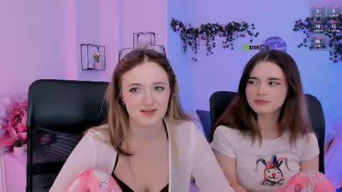 Snapshot of liana_kisses chatting on July 28, 8:52 pm Little Liana online show from July 28, 8:52 pm