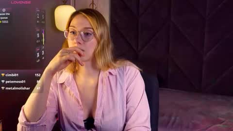 Snapshot of liana_ln chatting on December 22, 2:30 am Liana online show from December 22, 2:30 am