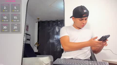 Snapshot of lianfox_ chatting on June 13, 12:25 pm lianfox_ online show from June 13, 12:25 pm