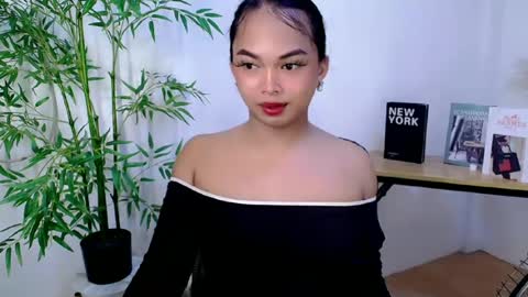CALL ME LIANNA online show from June 19, 7:39 pm