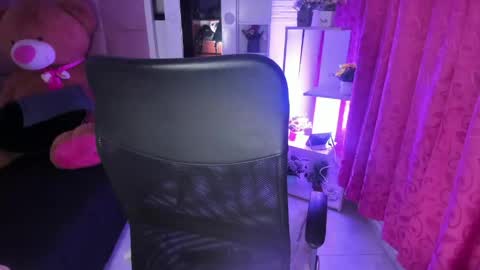 liany_taylor online show from April 25, 3:20 am