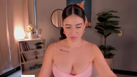 Snapshot of liapearce chatting on November 11, 12:16 pm Lia online show from November 11, 12:16 pm