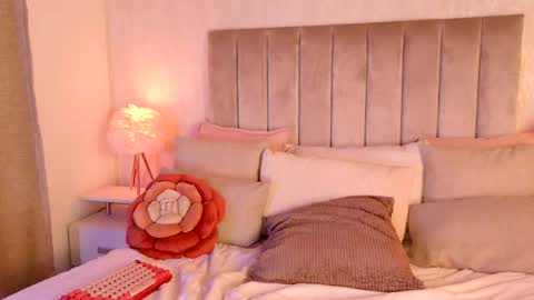 Liora online show from June 6, 10:14 pm