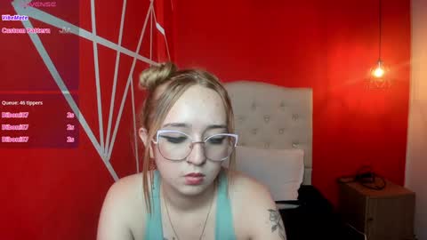 Snapshot of liaroberts1 chatting on December 9, 6:14 pm Lia Roberts online show from December 9, 6:14 pm