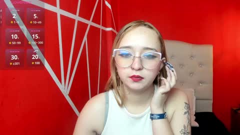 Snapshot of liaroberts1 chatting on December 14, 12:12 pm Lia Roberts online show from December 14, 12:12 pm