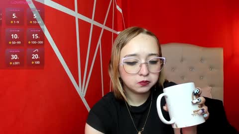 Snapshot of liaroberts1 chatting on December 15, 12:06 pm Lia Roberts online show from December 15, 12:06 pm