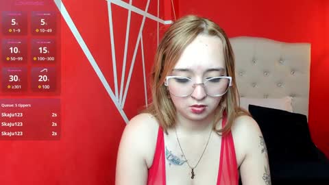 Snapshot of liaroberts1 chatting on December 15, 3:09 pm Lia Roberts online show from December 15, 3:09 pm