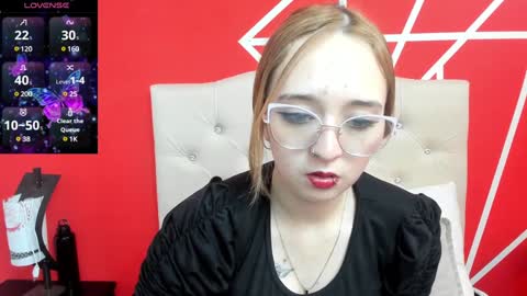 Snapshot of liaroberts1 chatting on December 26, 12:05 pm Lia Roberts online show from December 26, 12:05 pm