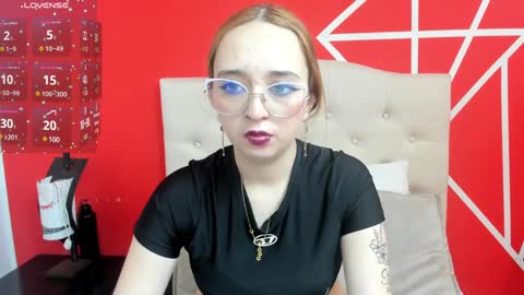 Snapshot of liaroberts1 chatting on December 29, 12:12 pm Lia Roberts online show from December 29, 12:12 pm