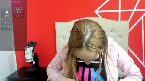Snapshot of liaroberts1 chatting on December 30, 12:09 pm Lia Roberts online show from December 30, 12:09 pm
