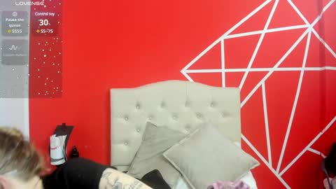 Snapshot of liaroberts1 chatting on January 4, 12:05 pm Lia Roberts online show from January 4, 12:05 pm