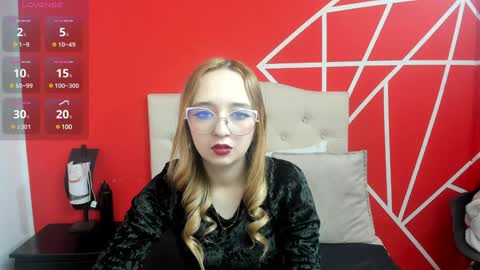 Snapshot of liaroberts1 chatting on January 10, 12:04 pm Lia Roberts online show from January 10, 12:04 pm