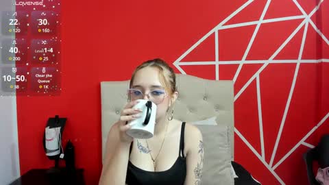 Snapshot of liaroberts1 chatting on January 11, 12:07 pm Lia Roberts online show from January 11, 12:07 pm