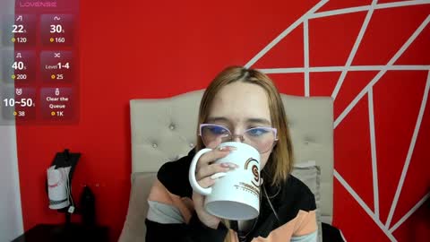 Snapshot of liaroberts1 chatting on January 15, 12:04 pm Lia Roberts online show from January 15, 12:04 pm